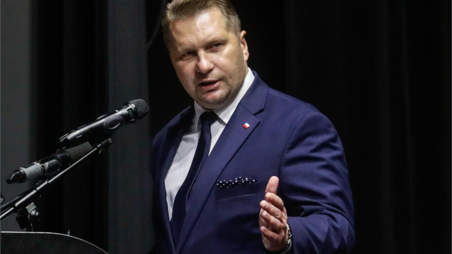 Przemysław Czarnek pozywa Donalda Tuska za słowa na temat podręcznika do HiT
