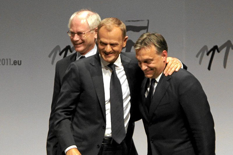 Niegdyś Donald Tusk i Viktor Orbán byli przyjaciółmi. Dziś po dobrych relacjach Polaka i Węgra chyba nic nie zostało.