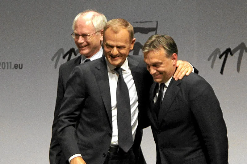 Niegdyś Donald Tusk i Viktor Orbán byli przyjaciółmi. Dziś po dobrych relacjach Polaka i Węgra chyba nic nie zostało.