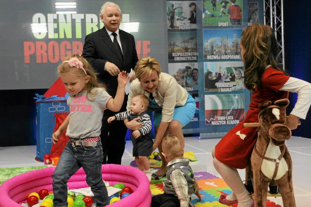 500+, sztandarowy projekt PiS.