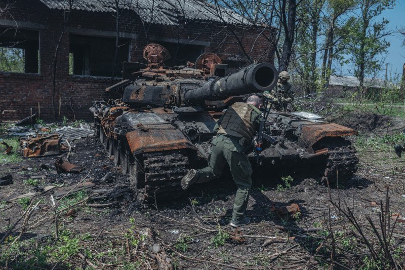 Rosjanie obiecują odszkodowania za stratę domu i bliskich. Mieszkańcy Mariupola muszą tylko oskarżyć ukraińskie wojska