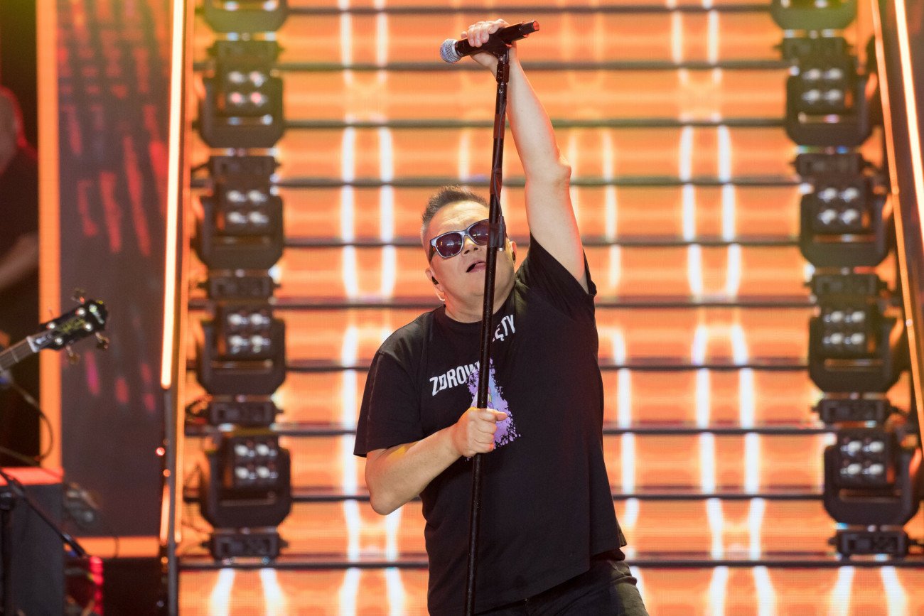 Muniek Staszczyk zaskoczył koszulką na sopockim festiwalu.