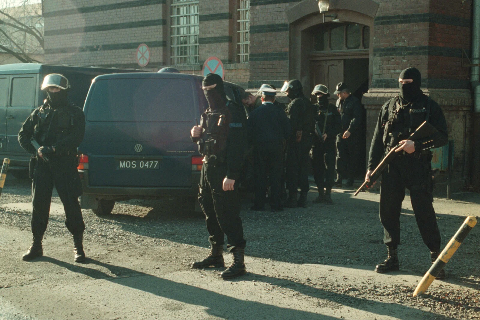 Grupa AT zabezpieczająca proces gangstera. Opole, 2004 r.