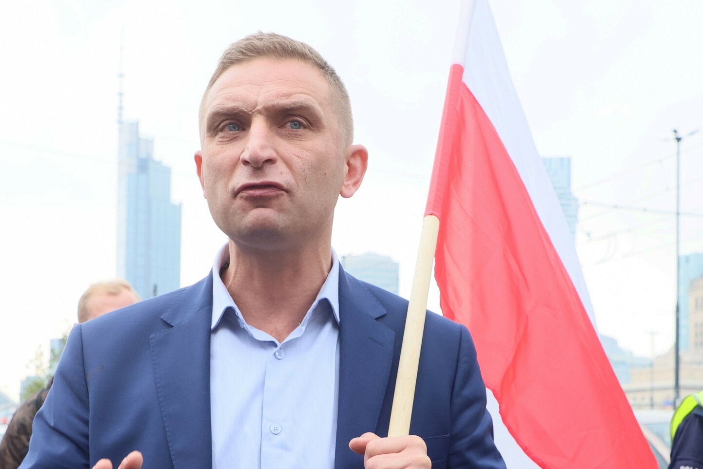 Robert Bąkiewicz podczas jednego z marszów w Warszawie.