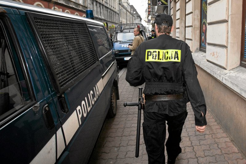 Tygodnik "Echo Turku" wskazuje, że zatrzymany w sobotę 28-latek może być synem gwiazdy disco polo.