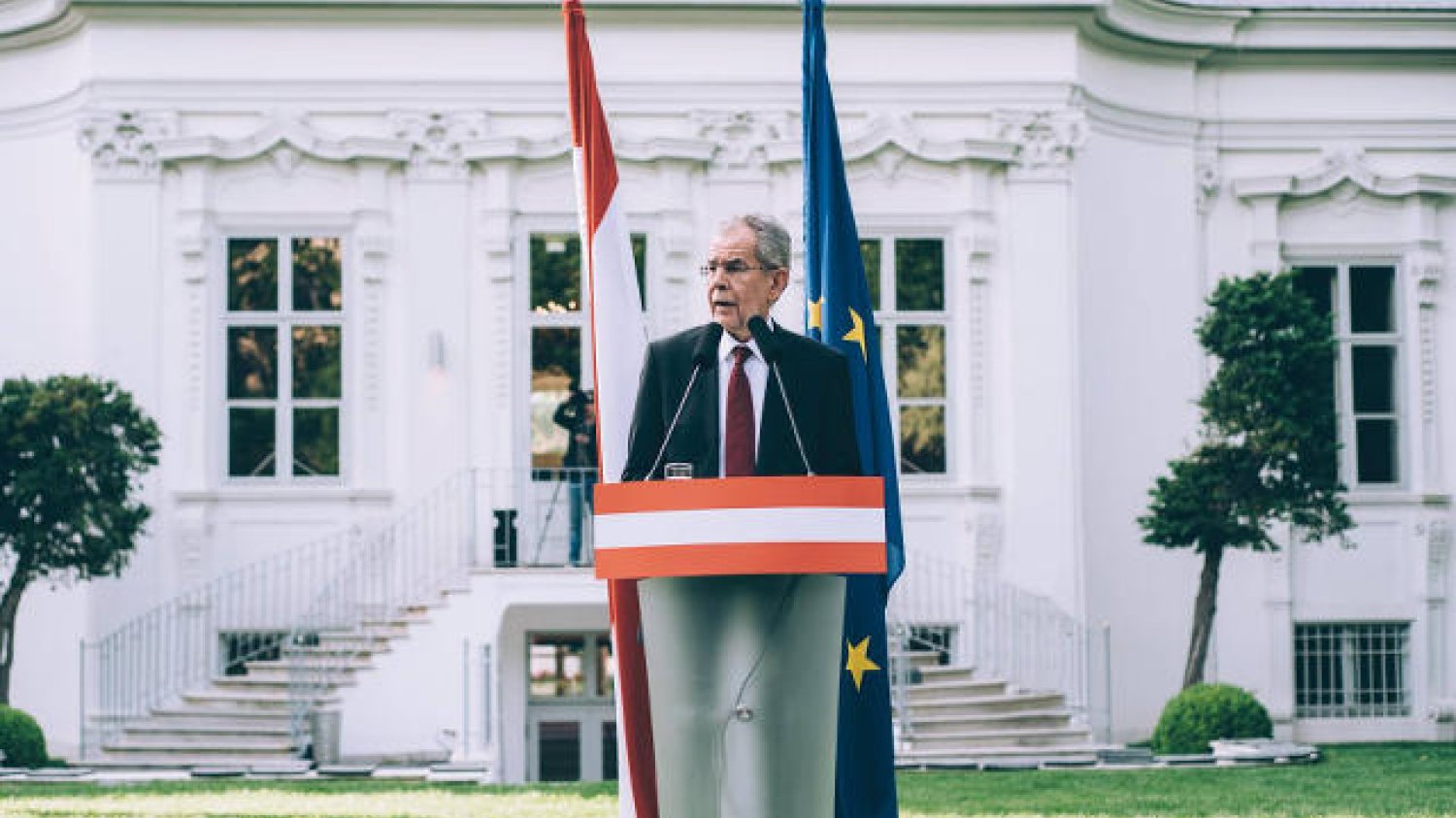 Alexander Van Der Bellen nie może cieszyć się wygraną w wyborach prezydenckich. Austriacki TK uznał wynik za nieważny.