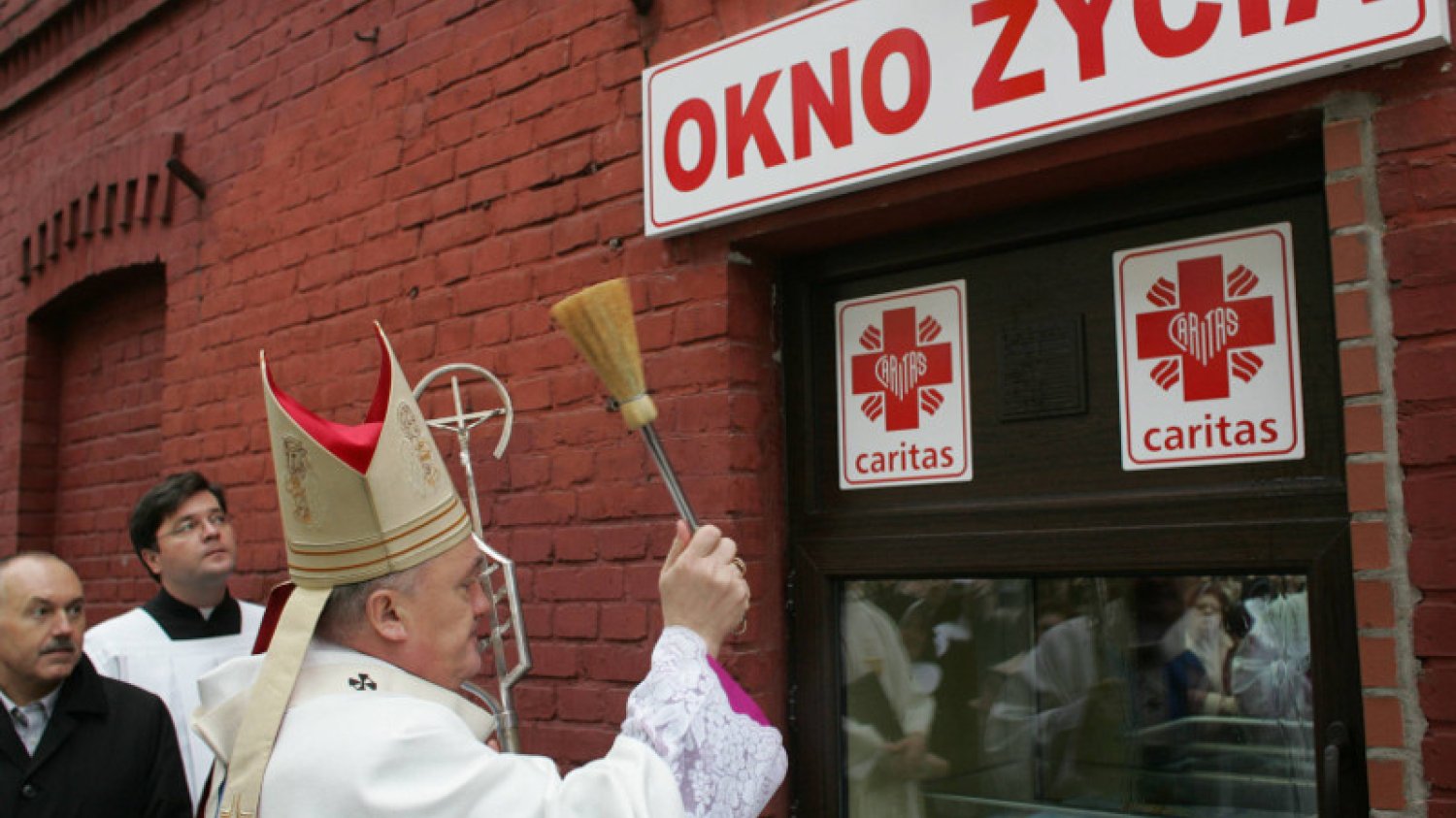 Okno życia przy ulicy Hożej w Warszawie.