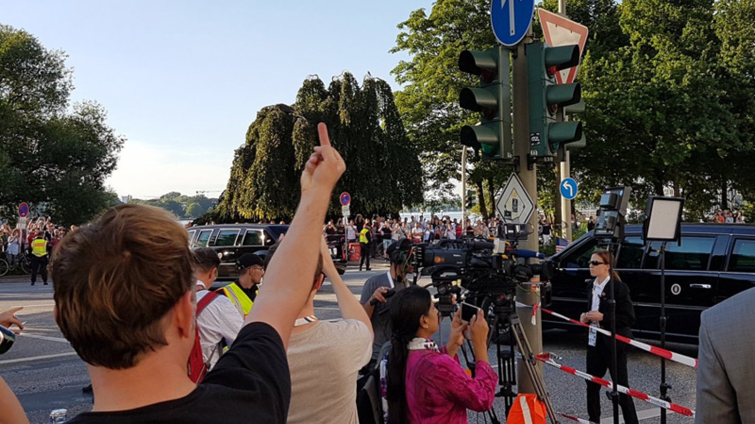 W Hamburgu na Donalda Trumpa nie czekało ciepłe powitanie. Gdy lądował w Niemczech, wybuchły zamieszki przeciwników szczytu G20.