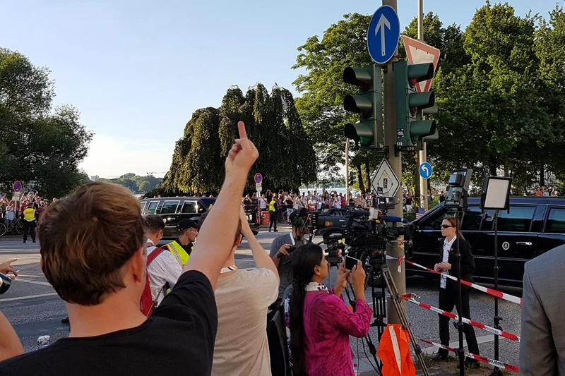 W Hamburgu na Donalda Trumpa nie czekało ciepłe powitanie. Gdy lądował w Niemczech, wybuchły zamieszki przeciwników szczytu G20.