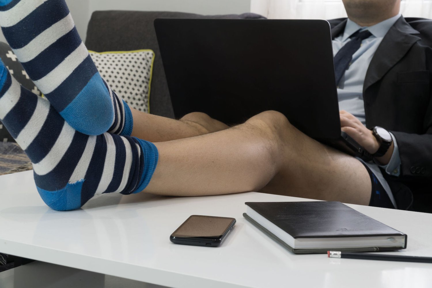 Czy dress code podczas pracy zdalnej musi wyglądać tak? Niekoniecznie