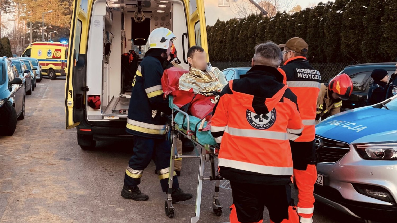 Wstrząsająca relacja świadków ataku nożownika w szkole w Kadzidle. "Wyskoczyłem przez okno"