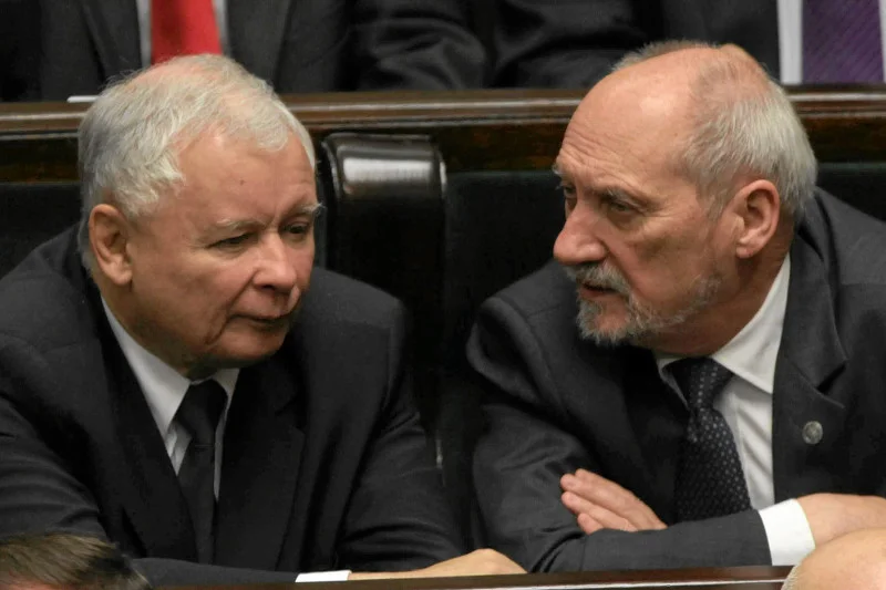Jarosław Kaczyński i Antoni Macierewicz wracają do gry. Wszystko przez błędy Platformy Obywatelskiej