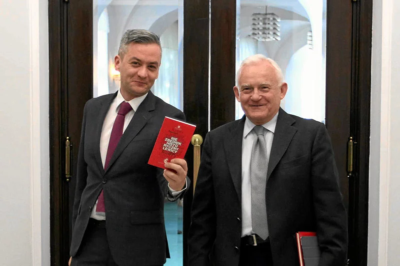 Robert Biedroń od dawna nie ma nic wspólnego z SLD, ale wielu Polaków jego popularność zapisuje właśnie na konto dawnej partii.