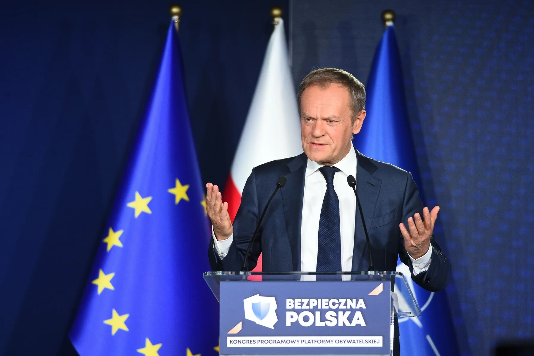Prorządowa gazeta z Węgier zaatakowała Donalda Tuska.