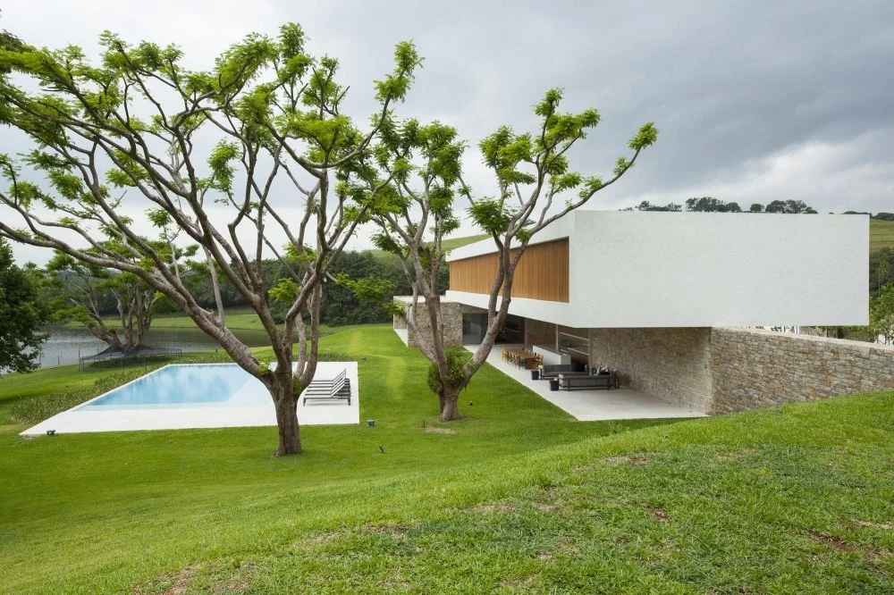 Źródło: [url=http://www.archdaily.com/]archdaily; [/url] Zdjęcia [url=http://www.tucareines.com.br/]Tuca Reines[/url]; Projekt: [url=http://www.roccovidal.com.br/]Roco Vidal[/url]