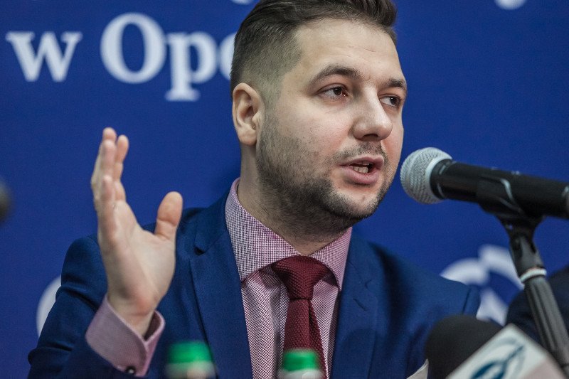 Patryk Jaki robi doktorat i wykłada na Uniwersytecie Opolskim. UO przed rozpoczęciem roku akademickiego dostała 1 mln z ministerstwa sprawiedliwości.