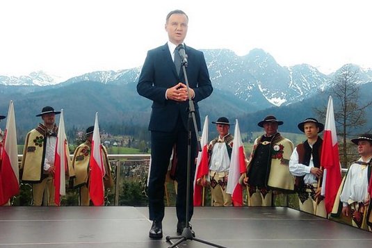 Na konferencji w Zakopanym kandydat PiS Andrzej Duda przedstawił zmiany, które chciałby wprowadzić do konstytucji.