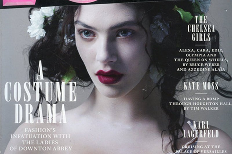 Okładka LOVE, poświęconego "Downtown Abbey"