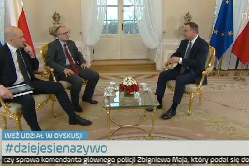 Andrzej Duda odpowiadał na pytania w czasie wywiadu w Pałacu Prezydenckim.