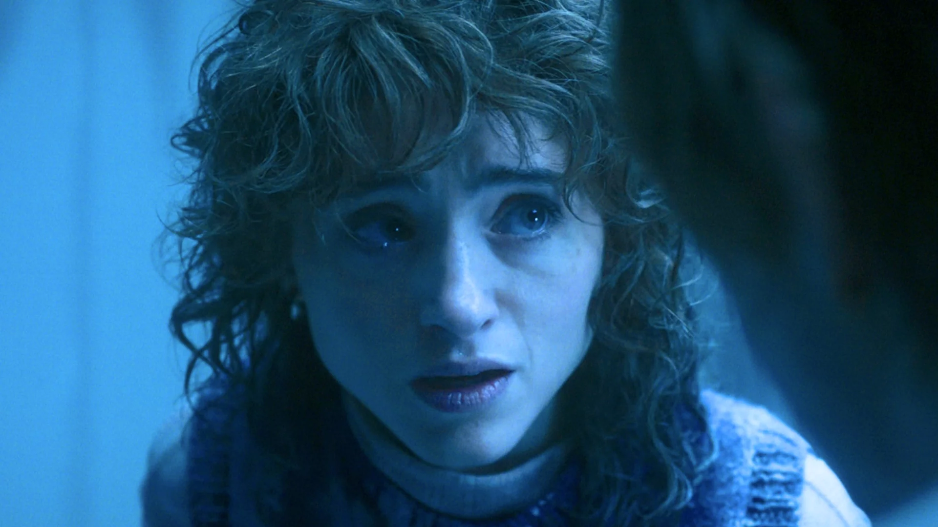 Scena z Nancy w "Stranger Things". Fani odebrali ją na 2 różne sposoby Scena z Nancy w "Stranger Things". Fani odebrali ją na 2 różne sposoby