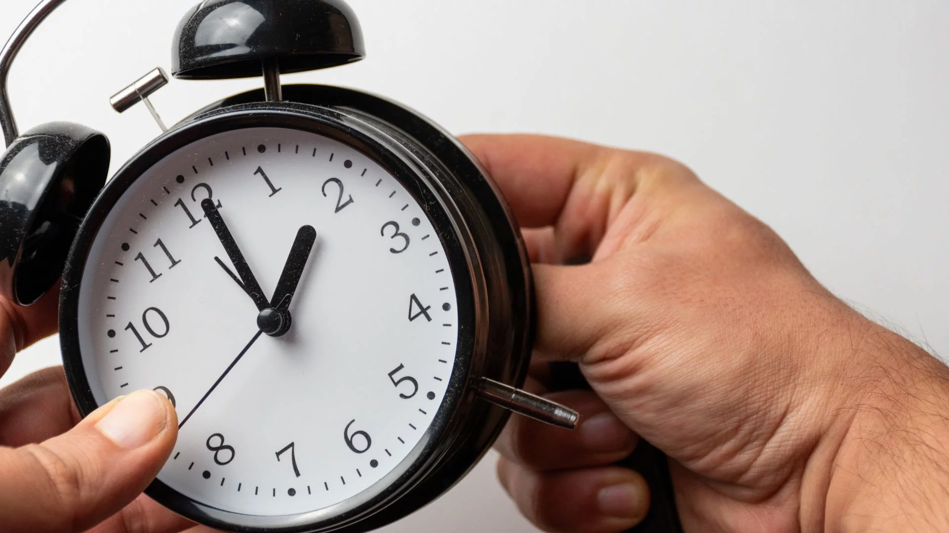 Zmiana czasu w letni w 2026 roku. Jedyny krótszy weekend, który cię ucieszy