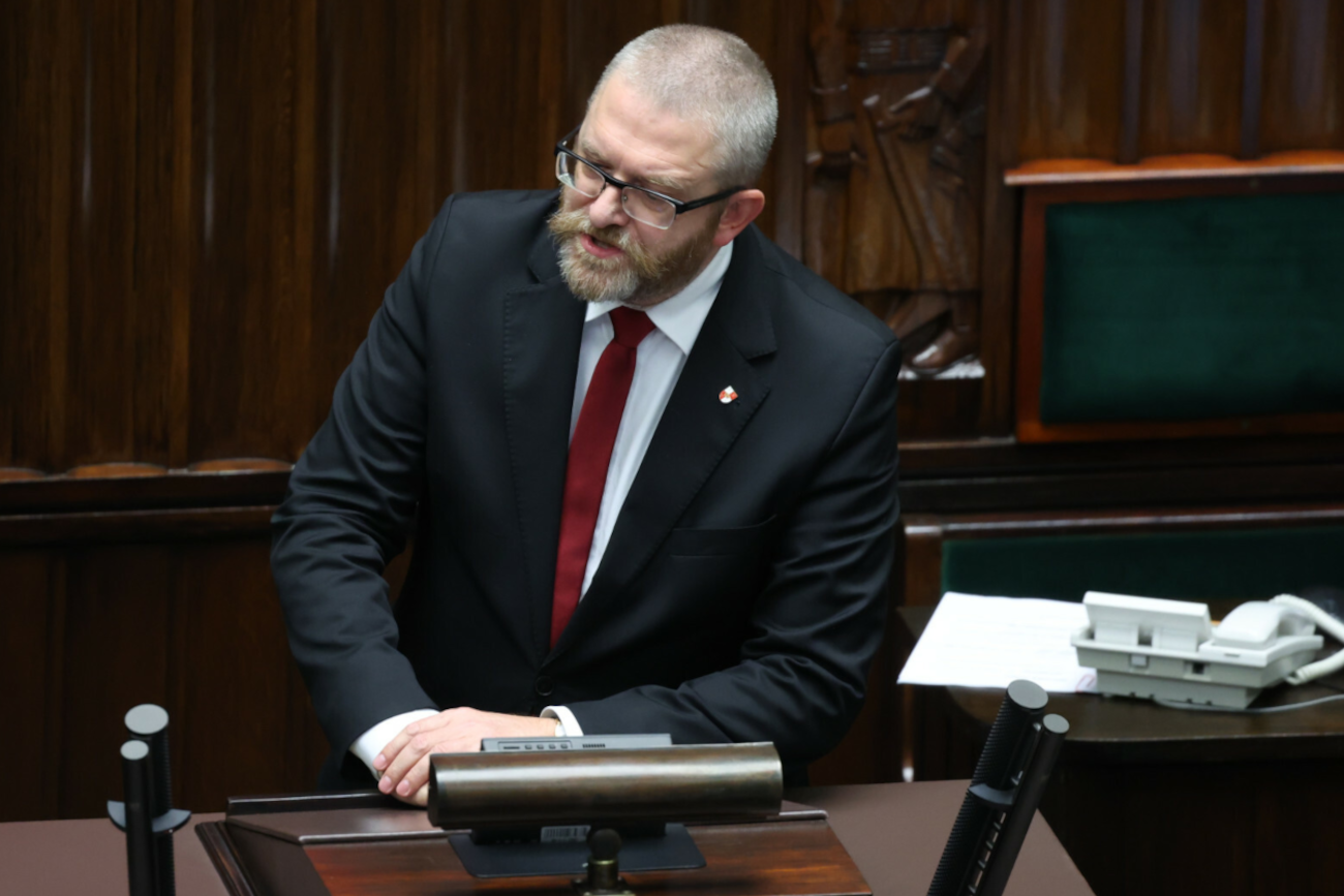 Fala krytyki wokół Elżbiety Witek. Kilka mocnych słów dodał nawet poseł Konfederacji