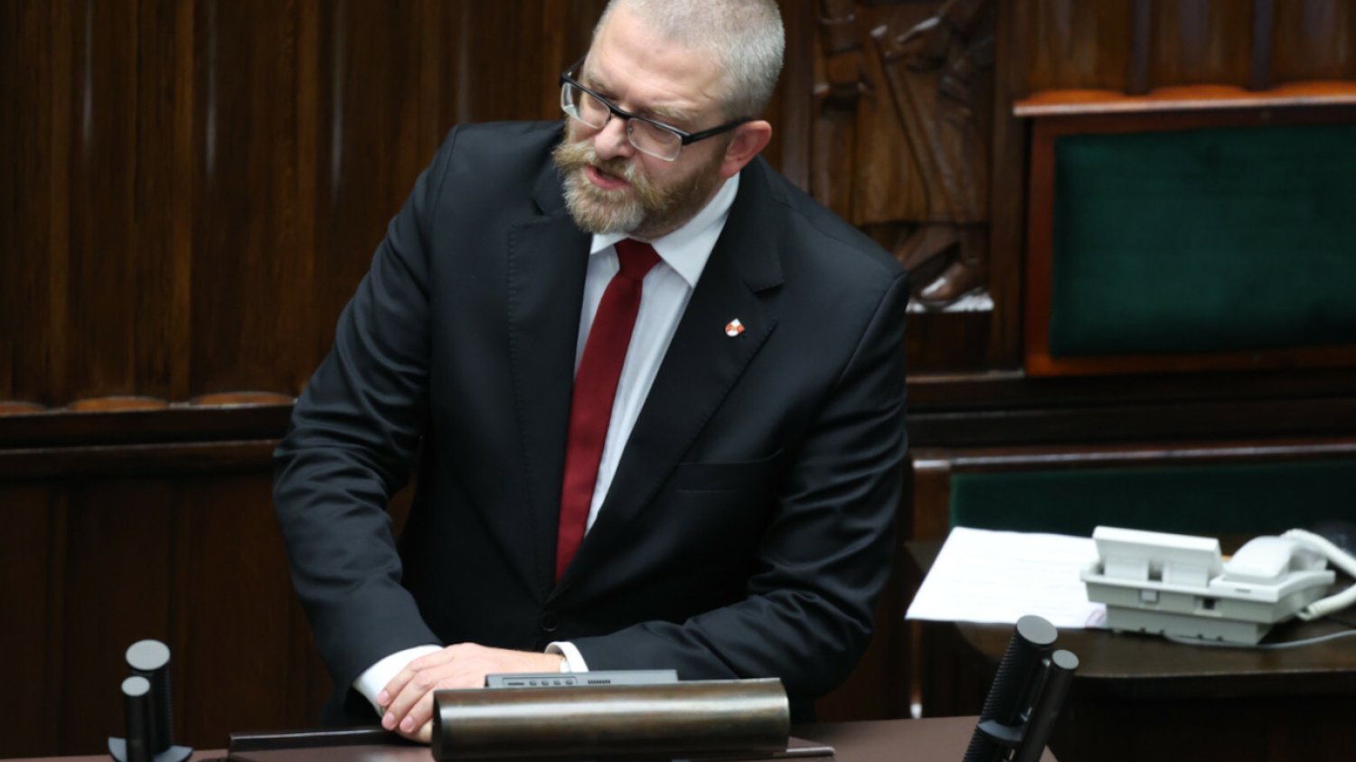Fala krytyki wokół Elżbiety Witek. Kilka mocnych słów dodał nawet poseł Konfederacji