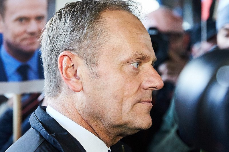 Czy Donald Tusk wróci do polityki w Polsce? "Super Express" pisze o możliwym wyeliminowaniu byłego premiera z politycznej gry w kraju.