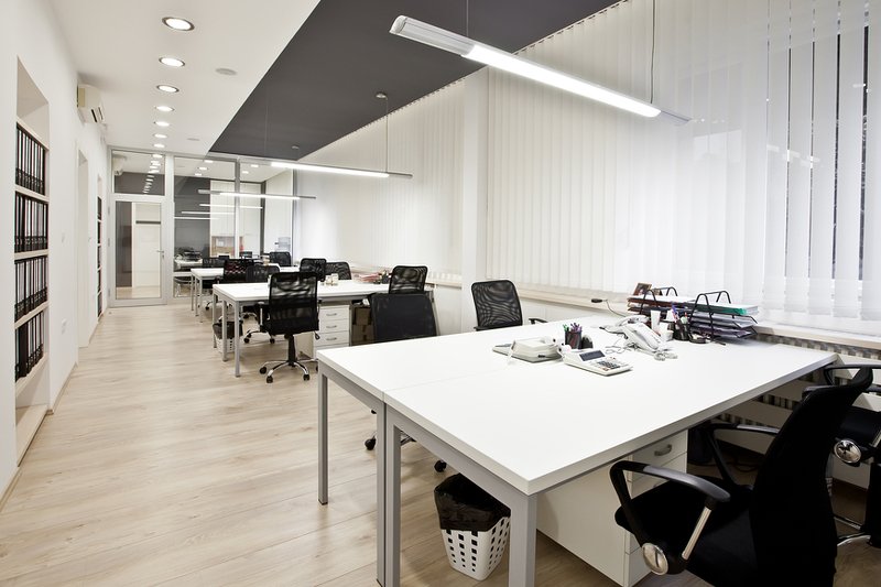 W piątki powinniśmy kończyć pracę o 14:00? Czy o 13:00? Psycholog chwali pomysł, pracodawca przestrzega