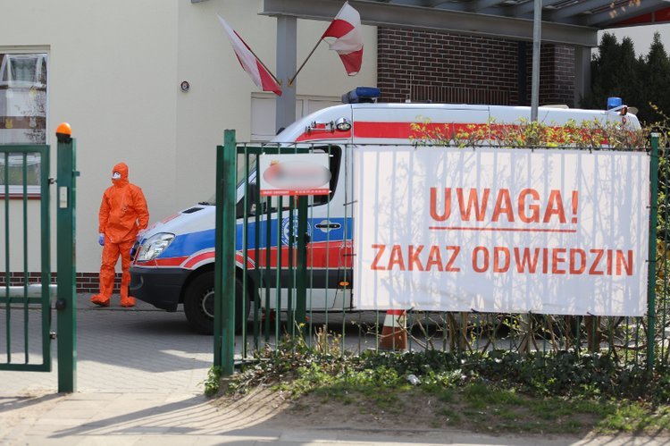 Szpital wezwał taksówkę do zakażonego pacjenta. Wrocław: szpital wezwał taksówkę do pacjenta z koronawirusem.