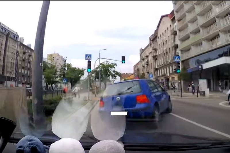 Warsaw Drive pokazuje jak poniekąd doprowadza do kolizji z innymi kierowcami w Warszawie.