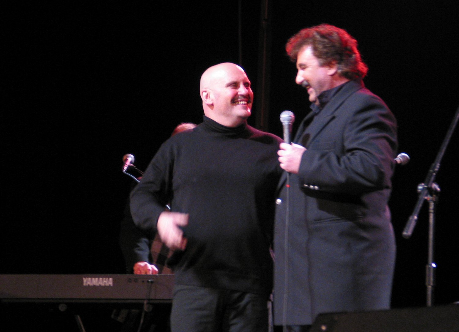 Marian Lichtman i Krzysztof Krawczyk podczas koncertu w 2002 roku
