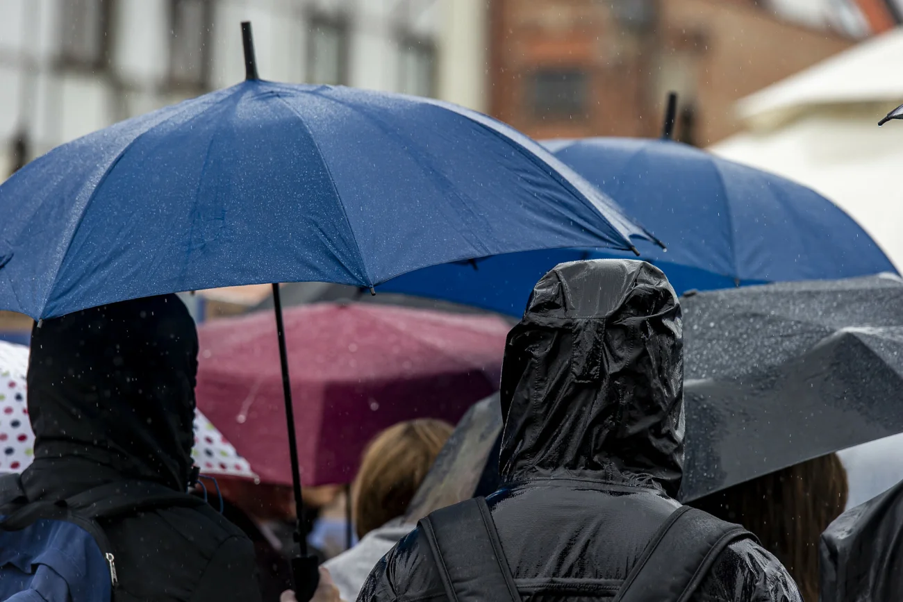 Zaskakujący zwrot w pogodzie na weekend. Zamiast słońca i fali ciepła czeka nas to