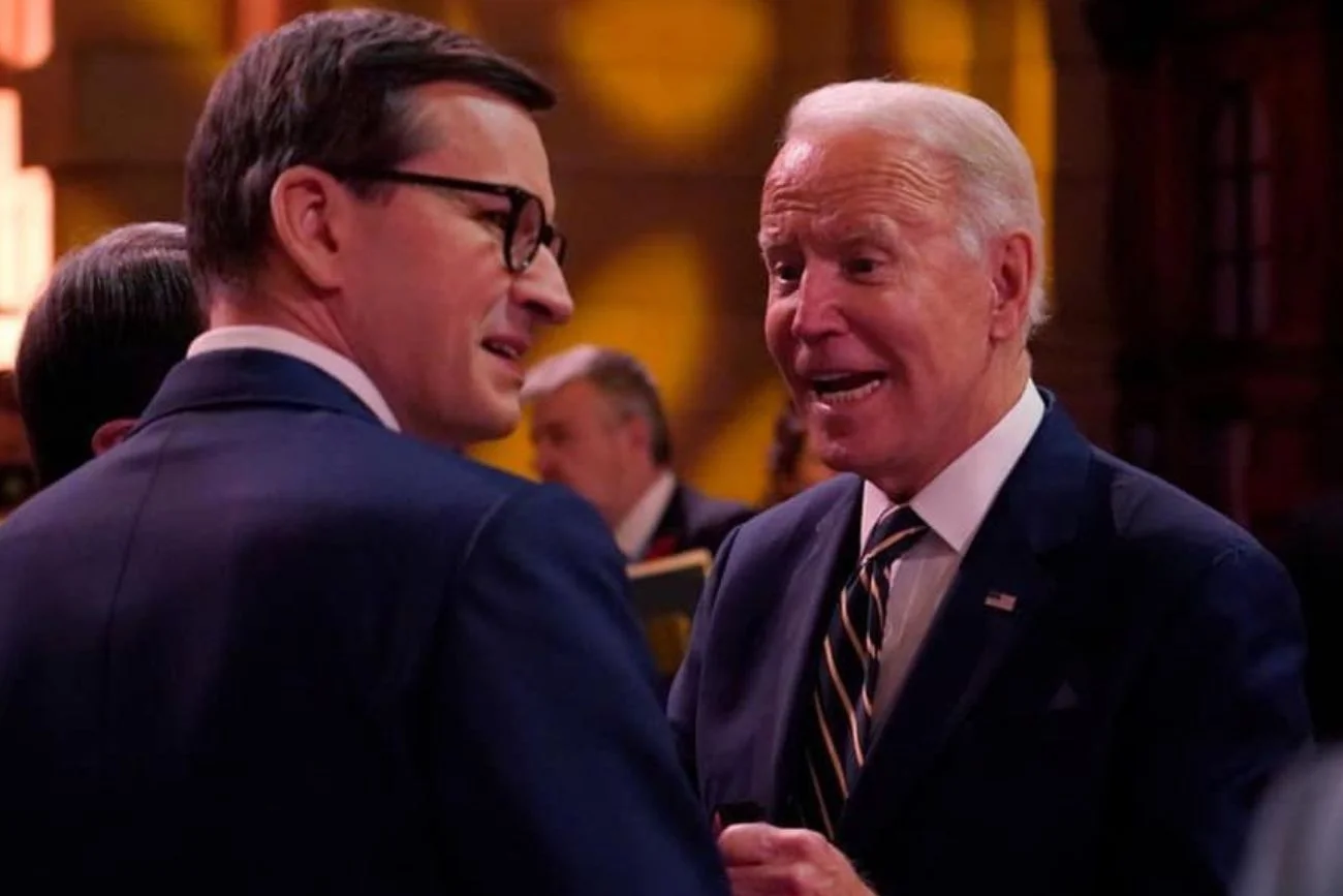 Mateusz Morawiecki i Joe Biden podczas szczytu klimatycznego COP26.