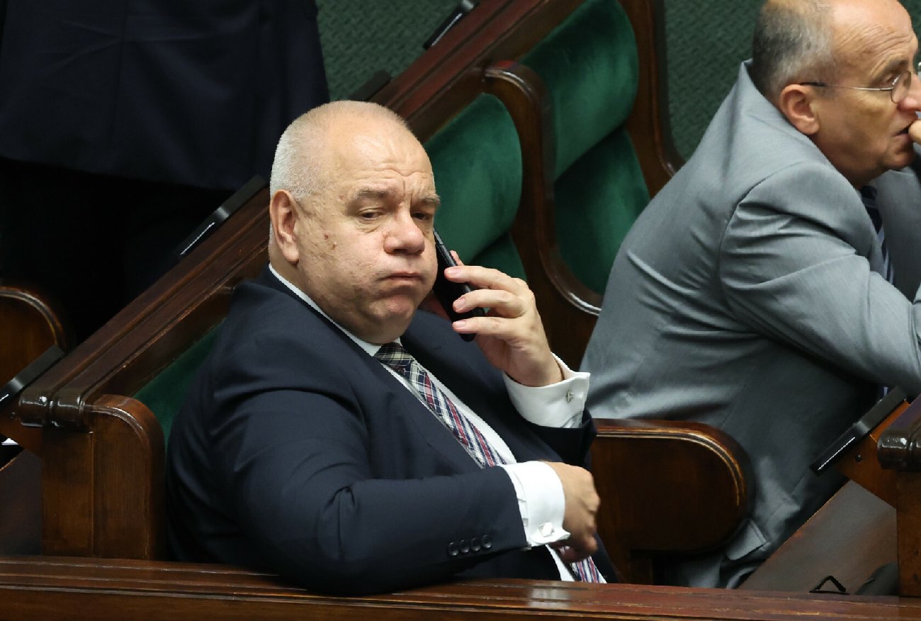 Wyzwał Jacka Sasina na pojedynek. "Minister jest tu jedynie przejazdem".