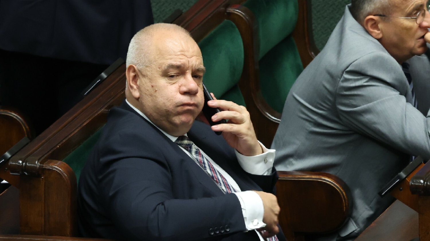 Wyzwał Jacka Sasina na pojedynek. "Minister jest tu jedynie przejazdem".