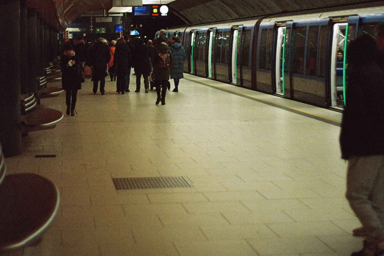 Niemcy, gwałt w metrze w Monachium na 18-latku z Polski. Sprawcą jest prawdopodobnie Afgańczyk.