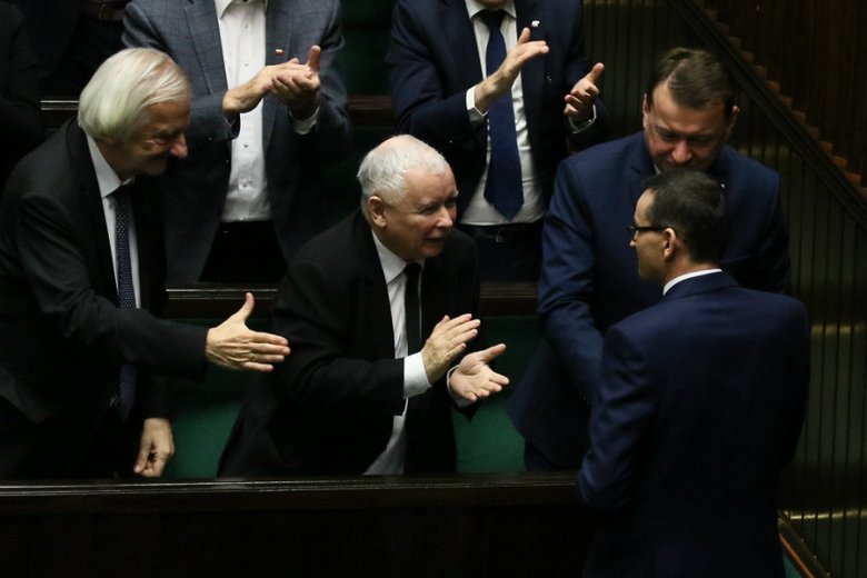 42 proc. Polaków uważa, że Prawo i Sprawiedliwość po tegorocznych wyborach parlamentarnych utrzyma sejmową większość.