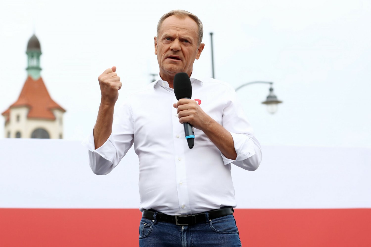 Donald Tusk obiecał, że Polska dostanie pieniądze z KPO.