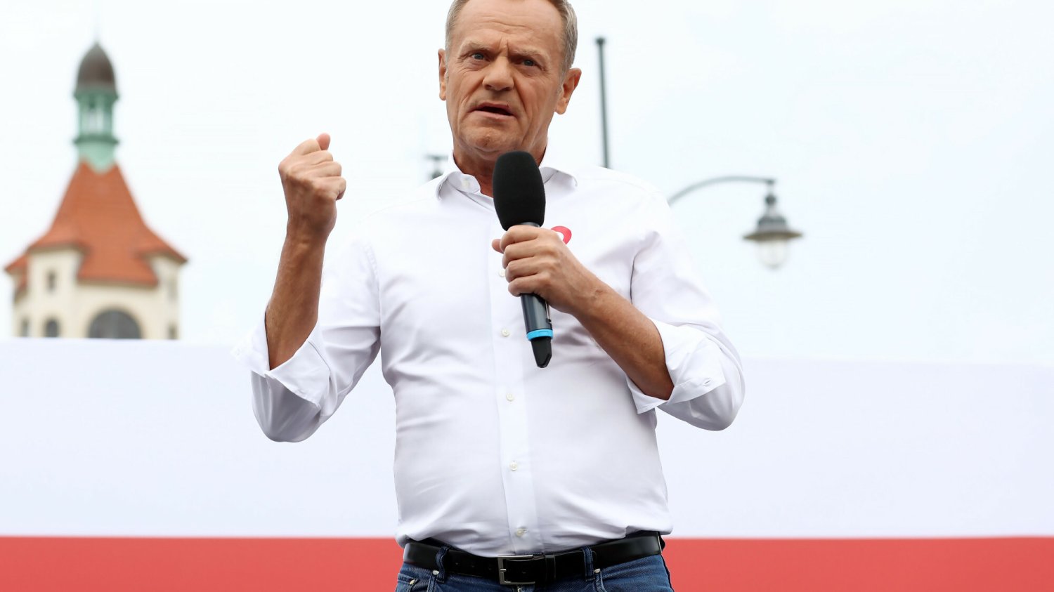 Donald Tusk obiecał, że Polska dostanie pieniądze z KPO.