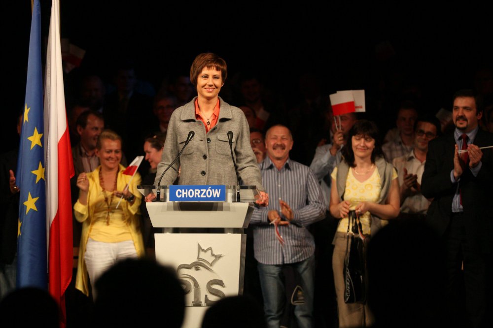 Anna Cugier-Kotka  twierdzi, że jej pobicie  w 2009 r. wyreżyserował Jacek Kurski.