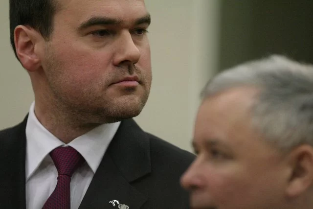 Igor Chalupec i Lech Kaczyński podczas finału transakcji zakupu Możejek. dziś już wiadomo, że ich mocarstwowe plany kosztowały utratę 8,5 mld zł