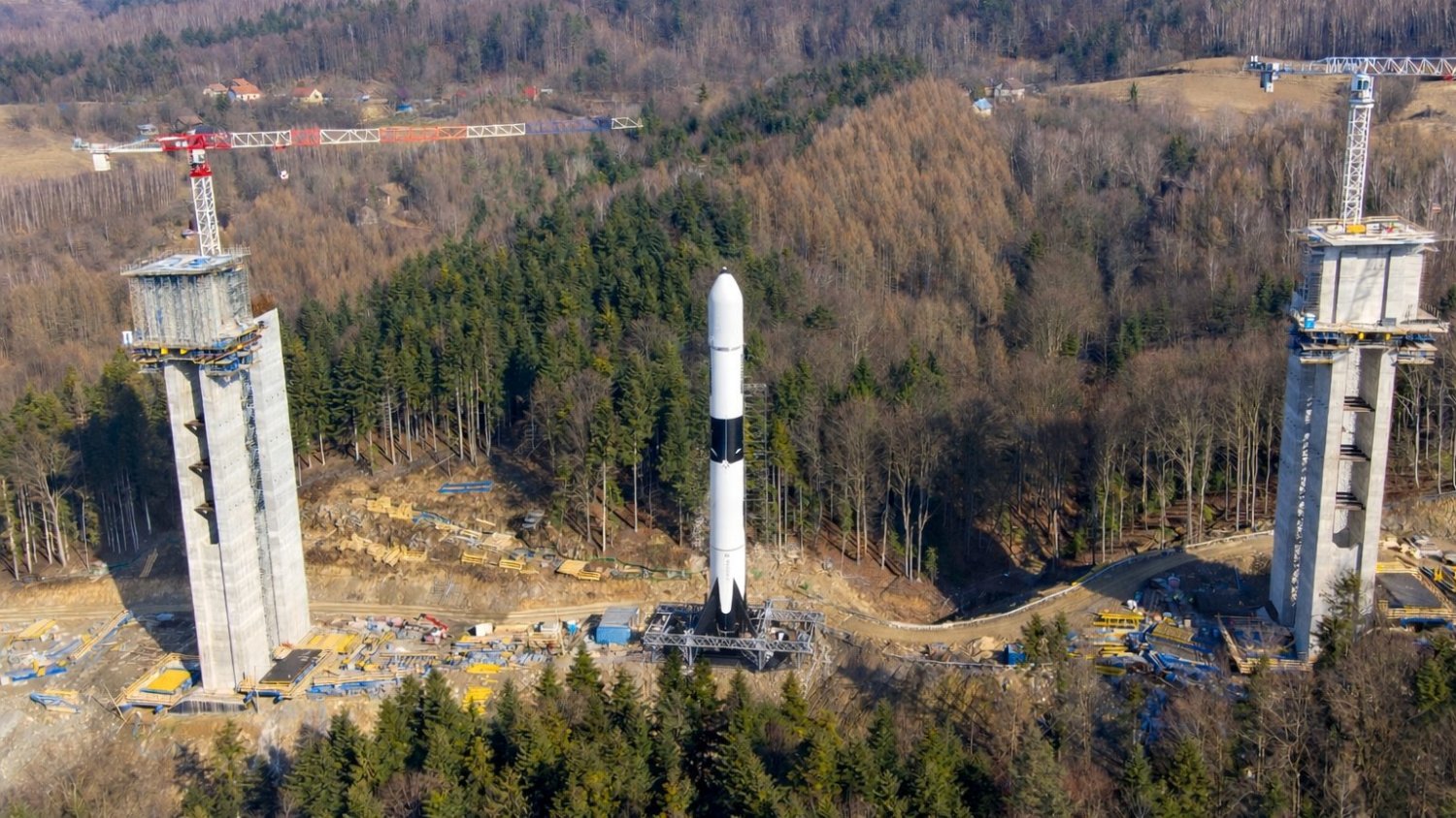 Najwyższa estakada w Polsce rośnie w oczach. Ten gigant na S19 jest wyższy niż rakieta Elona Muska