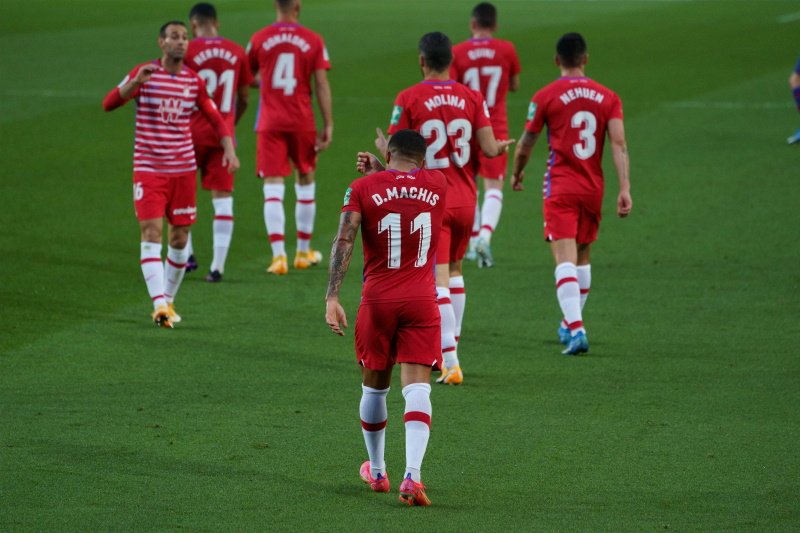 Piłkarze Granada CF skorzystali z błędów defensywy Barcelony i wygrali sensacyjnie na Camp Nou