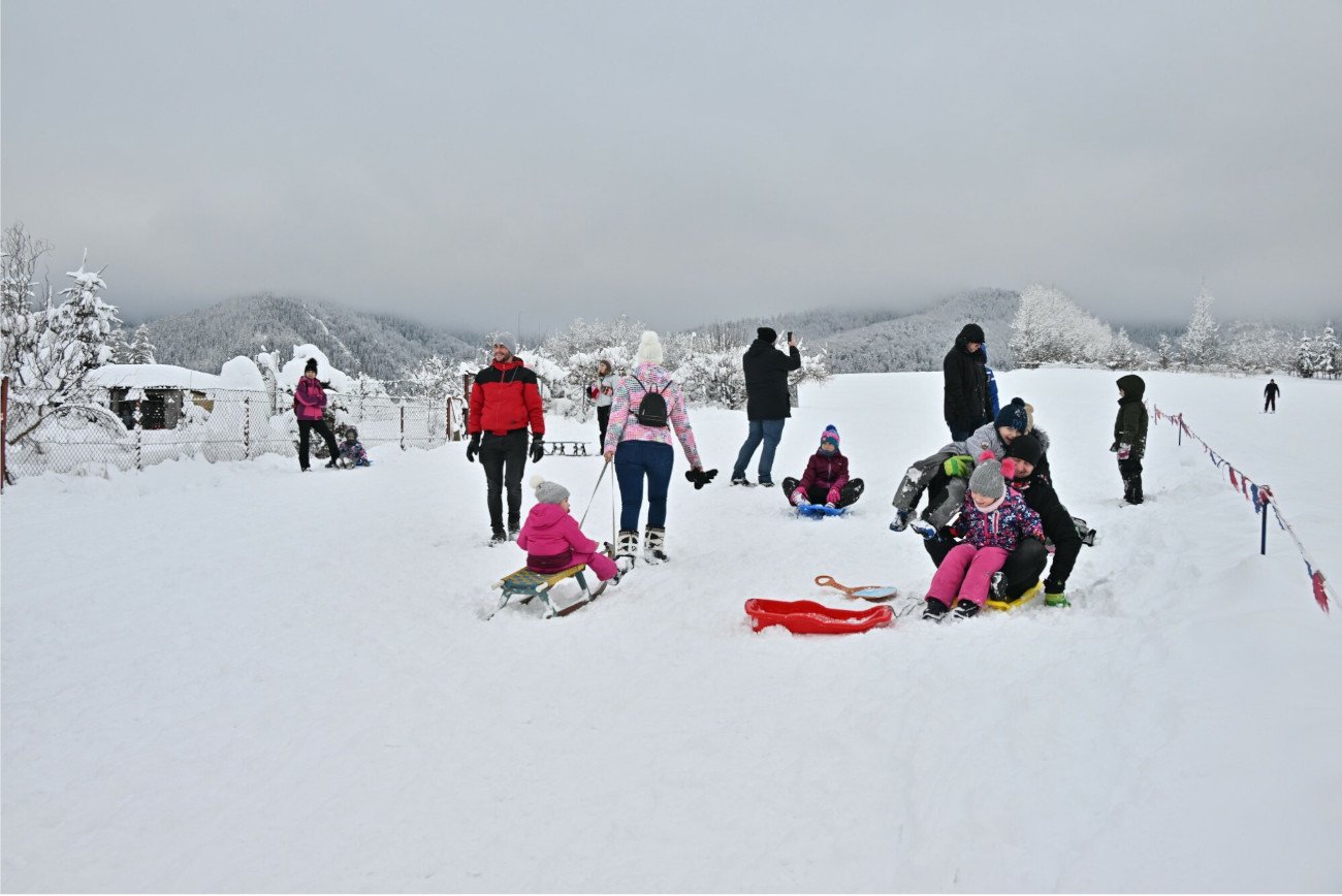 Sanki, narty, snowboard? Zobacz, jak uniknąć odmrożeń podczas zimowych aktywności.