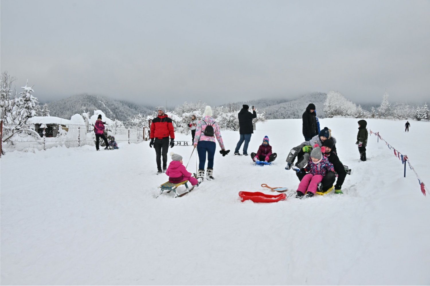 Sanki, narty, snowboard? Zobacz, jak uniknąć odmrożeń podczas zimowych aktywności.