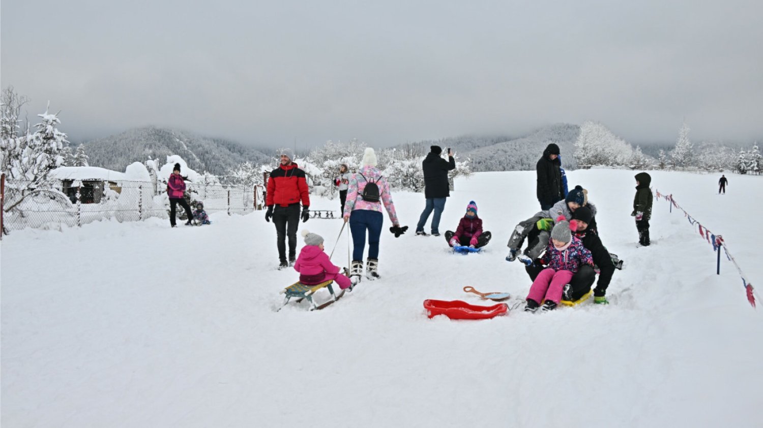 Sanki, narty, snowboard? Zobacz, jak uniknąć odmrożeń podczas zimowych aktywności.