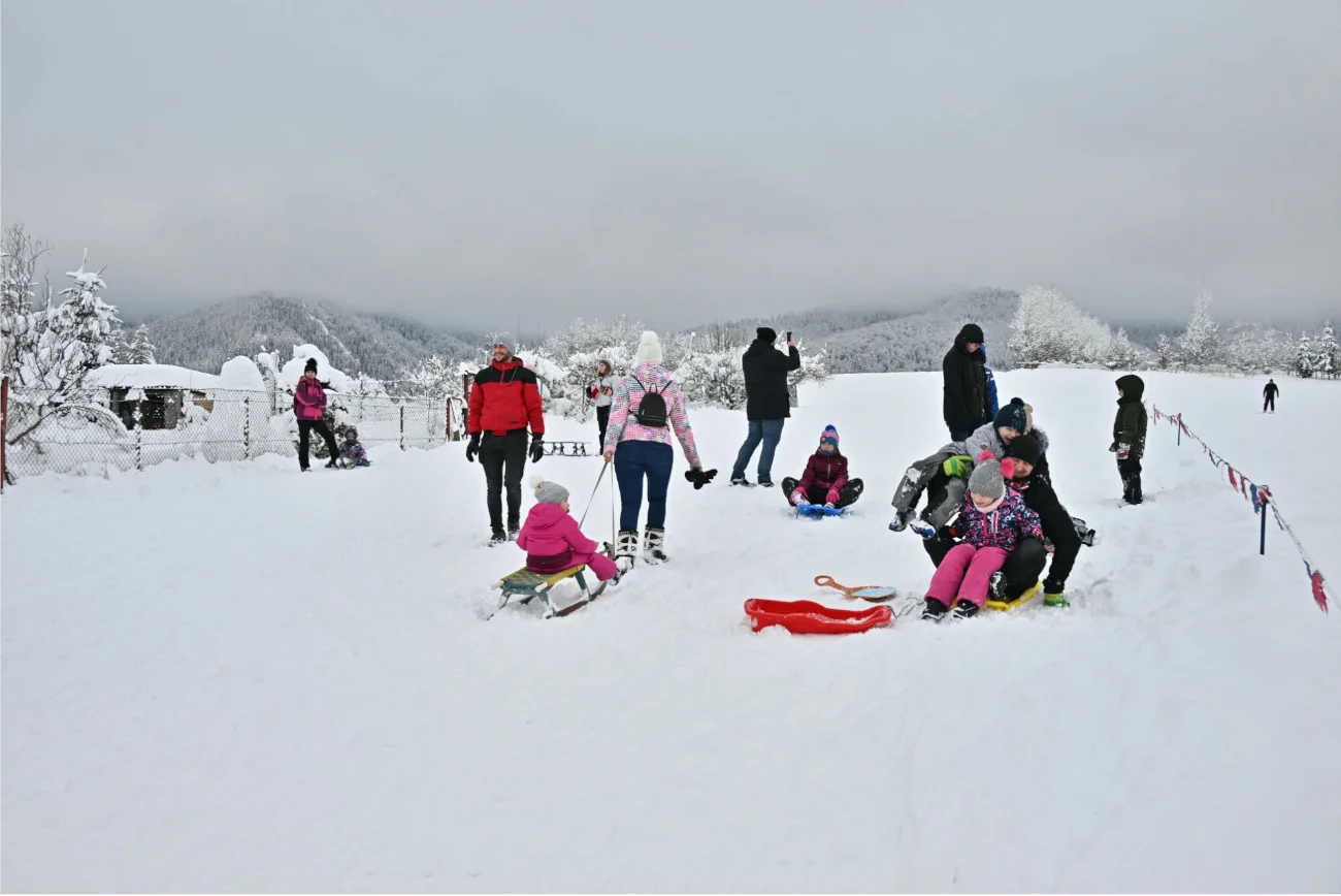 Sanki, narty, snowboard? Zobacz, jak uniknąć odmrożeń podczas zimowych aktywności.