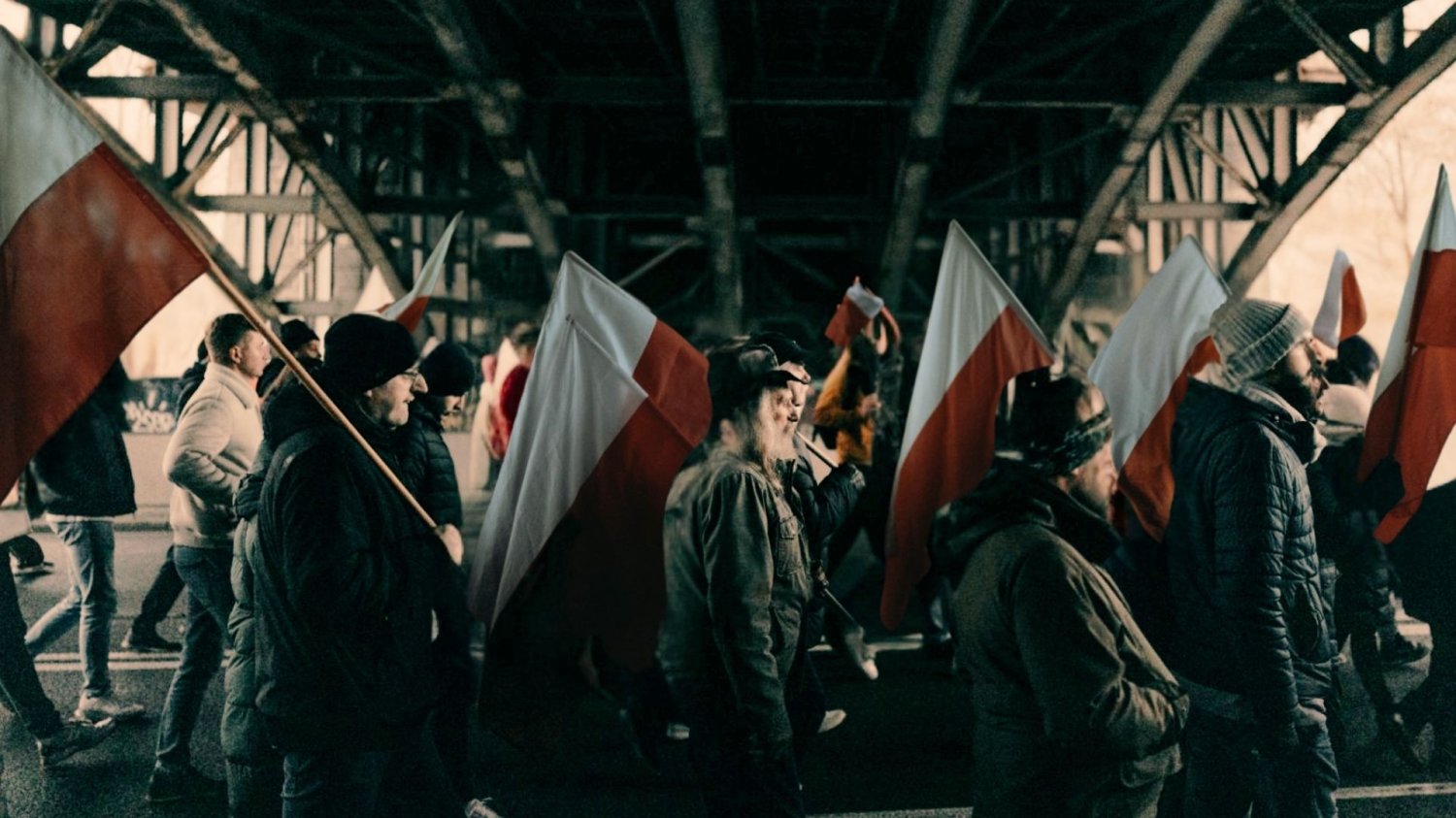 Uczestnicy Marszu Niepodległości 11 listopada w Warszawie