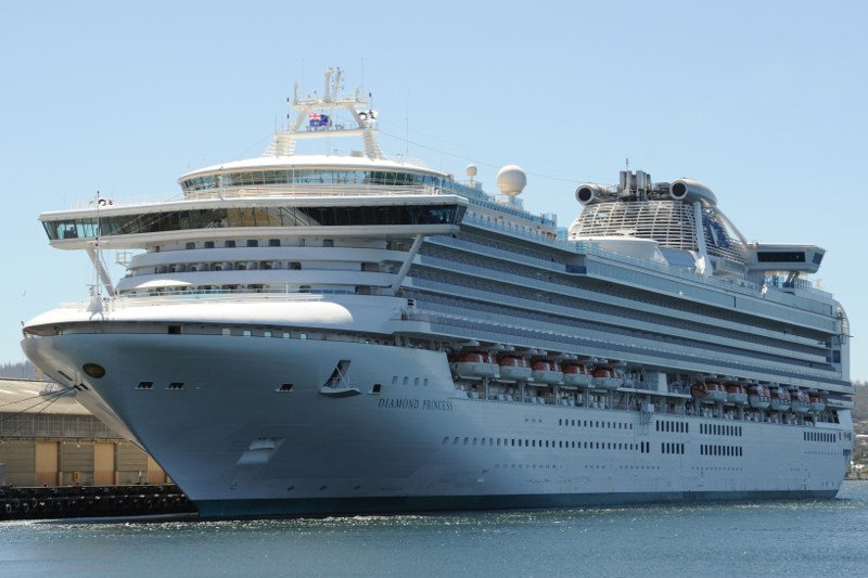 Na wycieczkowcu Diamond Princes jest ponad 3 tys. osób. Przechodzą kwarantannę z powodu koronawirusa.